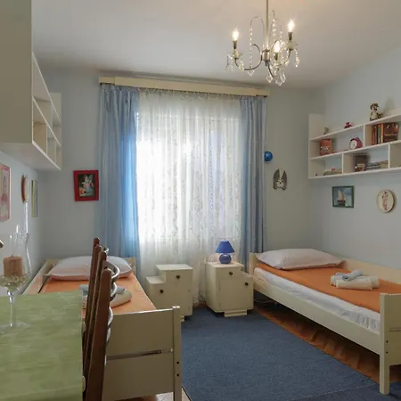 Mirjana 2* Τρογκίρ